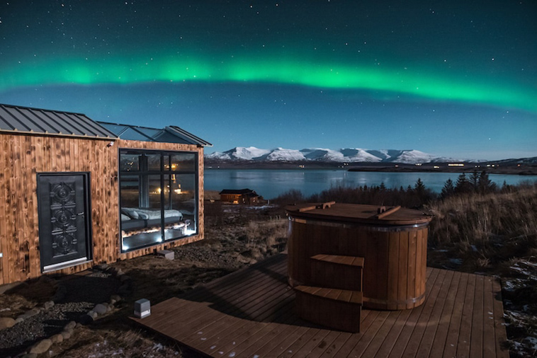 glass-cabin-northern-lights-Iceland