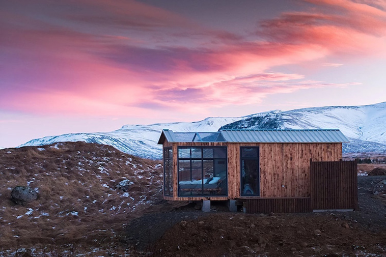 glass-cabin-northern-lights-Iceland
