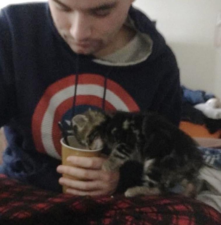 man gave kitten a home