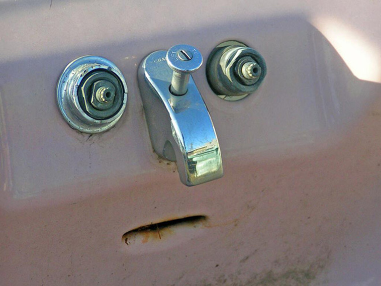 pareidolia-seeing-funny-faces-everywhere