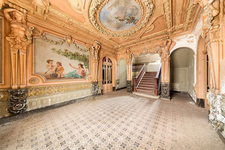 abandoned places photos