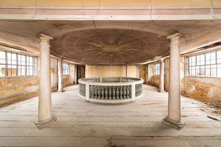 abandoned places photos