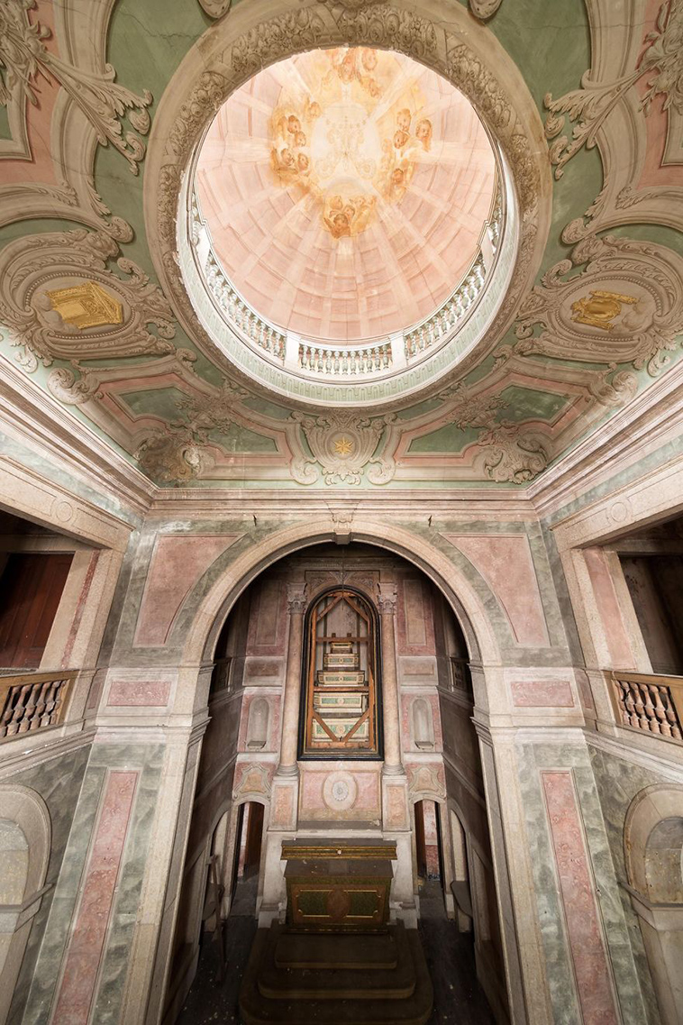 abandoned places photos