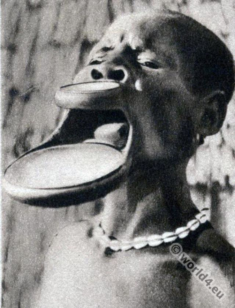 african women with traditional lip plates