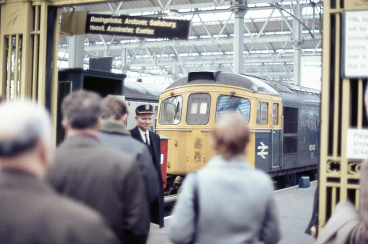 photos-of-london-railway-stations-in-the-1970s