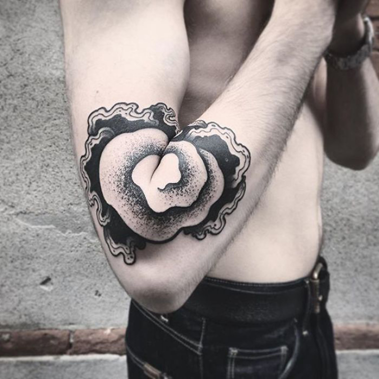 hidden-legs-arms-bending-insect-tattoo
