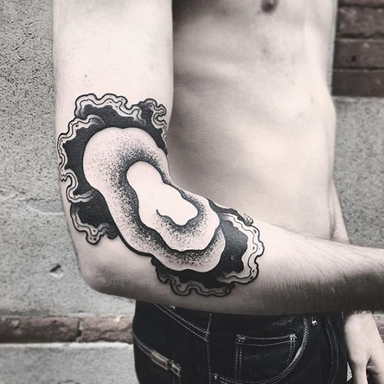 hidden-legs-arms-bending-insect-tattoo