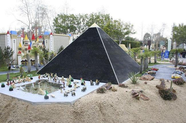 lego-versions-of-famous-monuments
