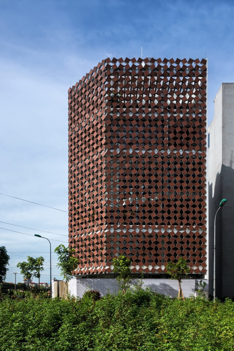 Facade with Recycled Materials