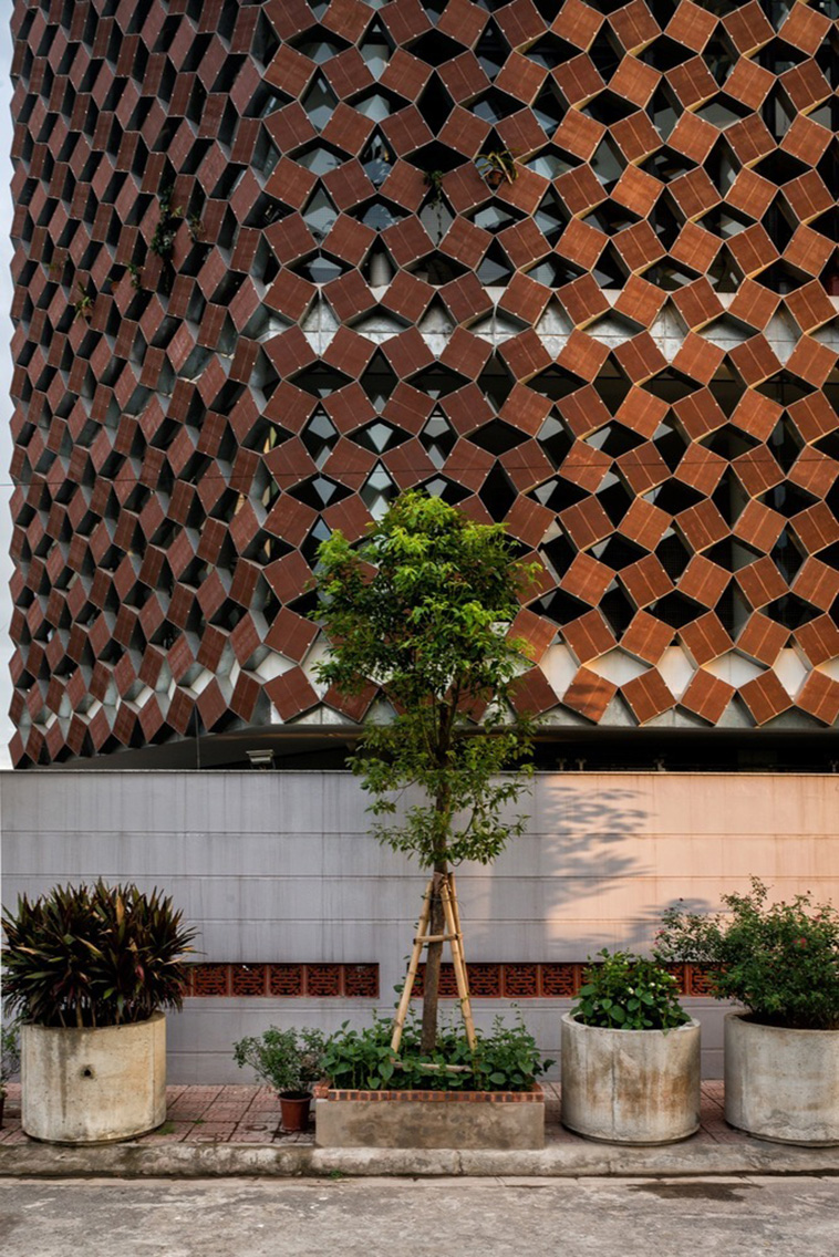 Facade with Recycled Materials