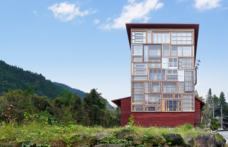 Facade with Recycled Materials