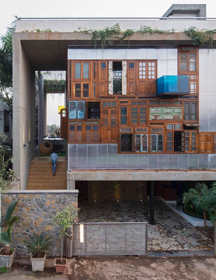 Facade with Recycled Materials