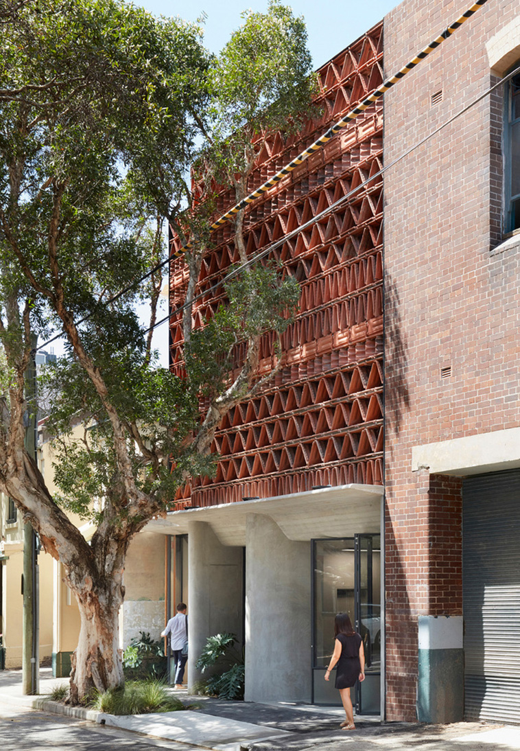 Facade with Recycled Materials