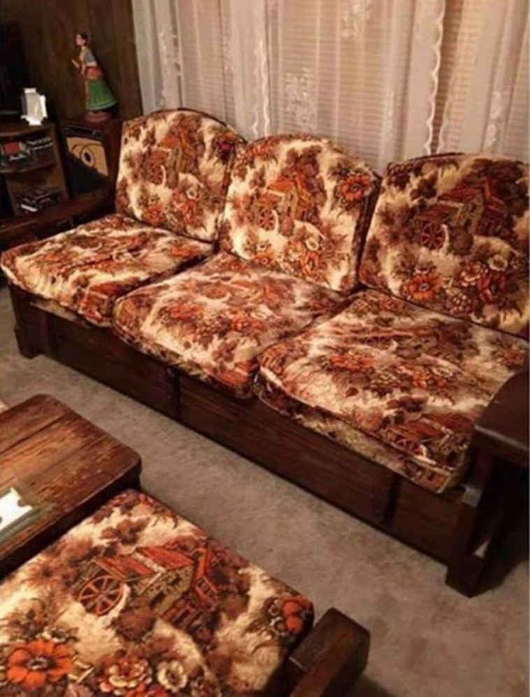 vintage-ugly-couches