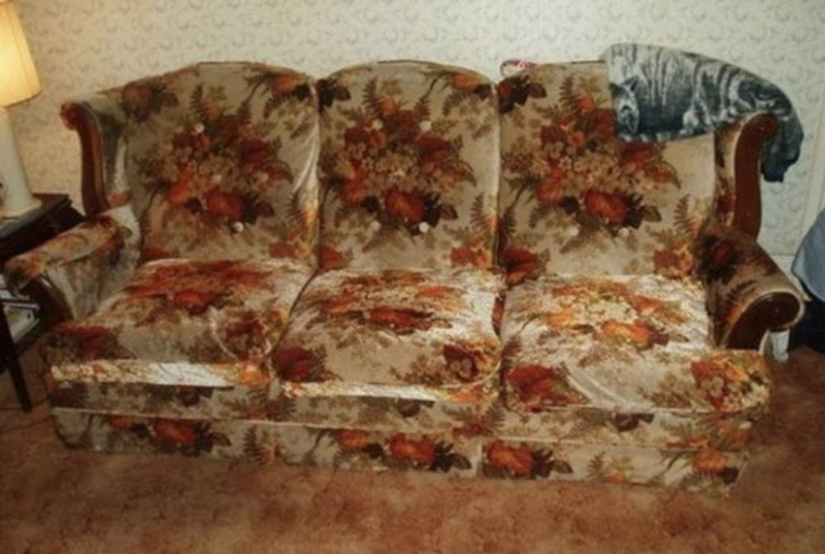 vintage-ugly-couches