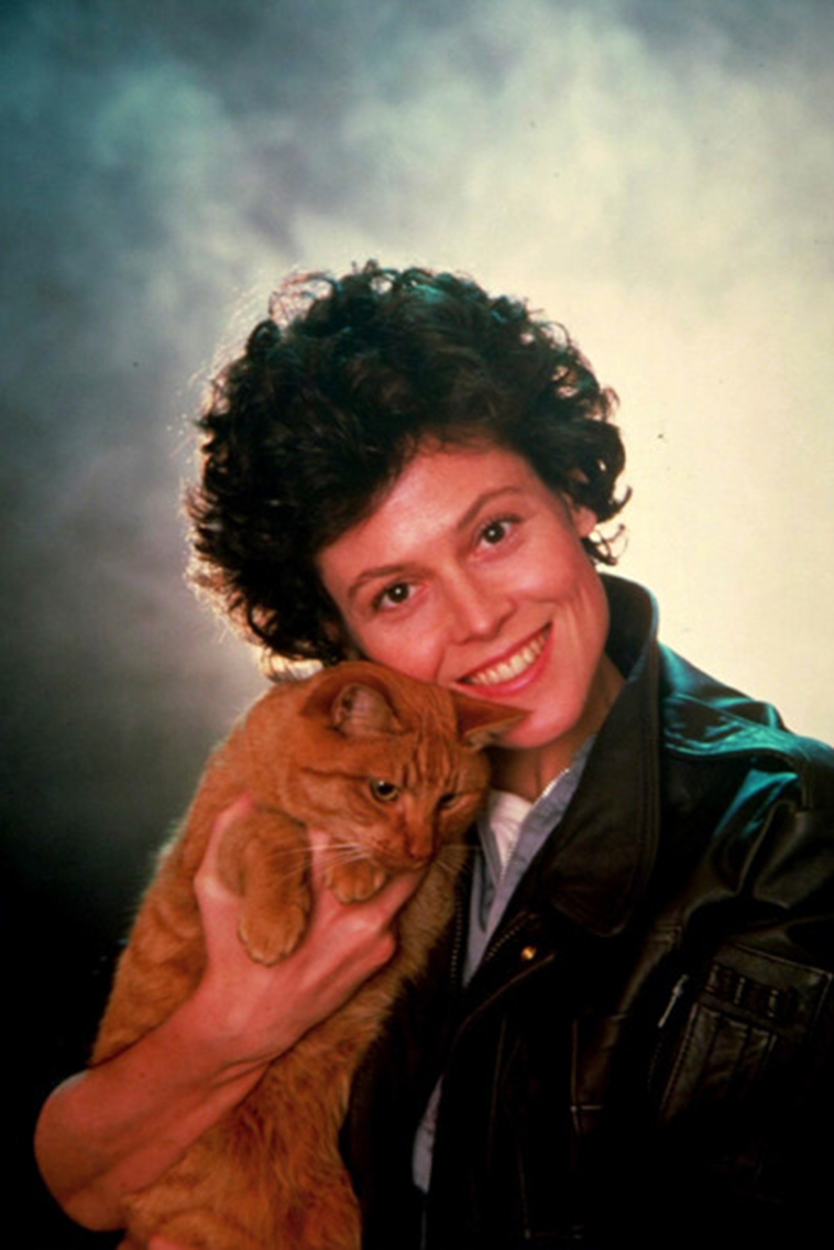 Aliens 1986 promo shoot Ripley and Jones