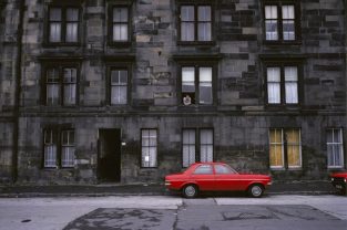 30 Stunning Photographs Show Everyday Life In Glasgow In 1980