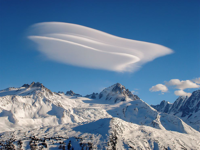Lenticular cloud formation in the Alps