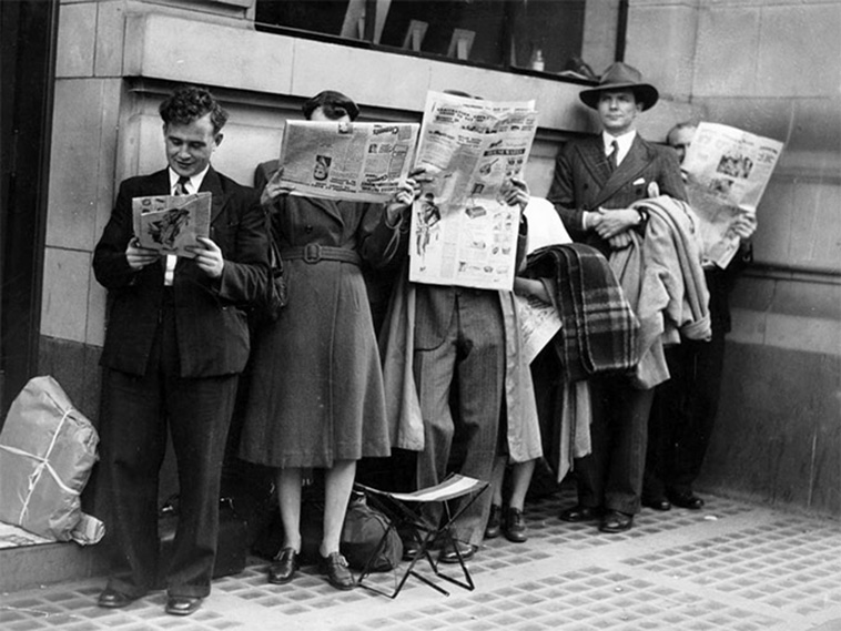 waiting people read newspaper
