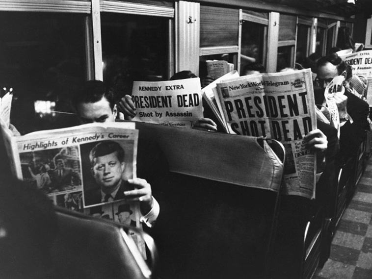 people read newspaper