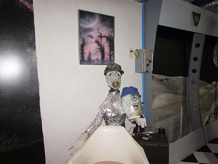 weird house listing