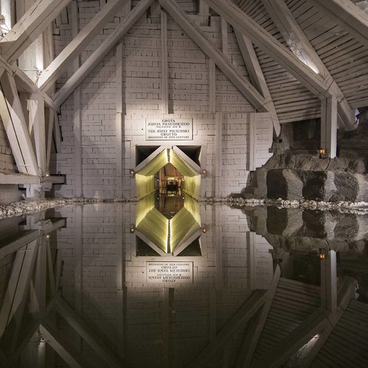 wieliczka salt mine poland
