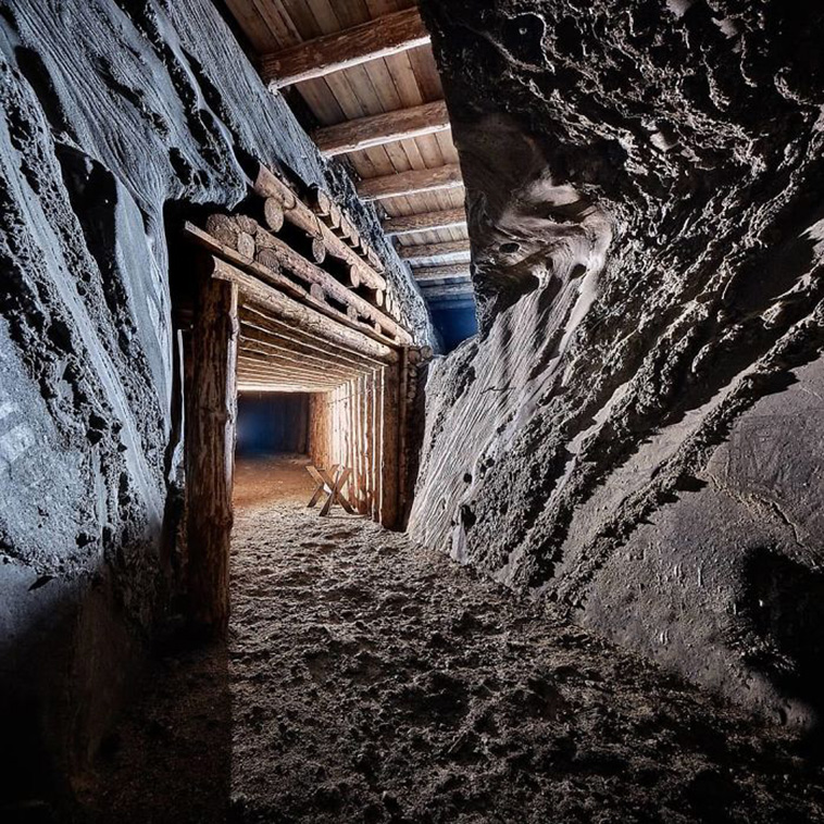 wieliczka salt mine poland