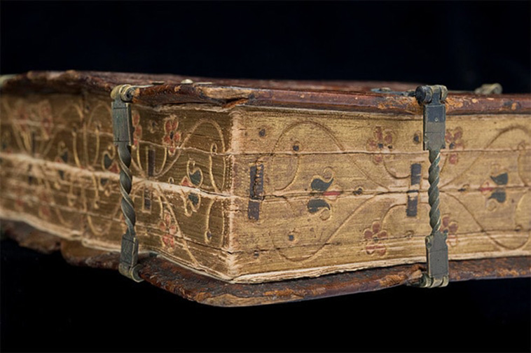16th-century book opens in 6 ways