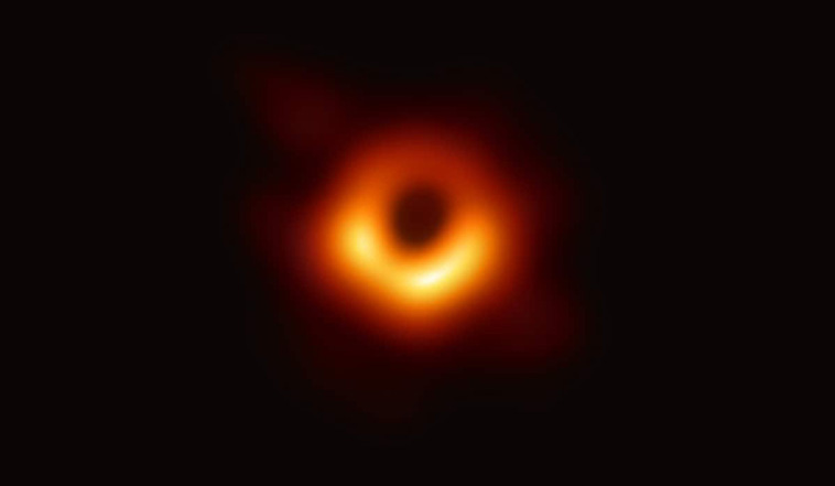 first photo of a black hole
