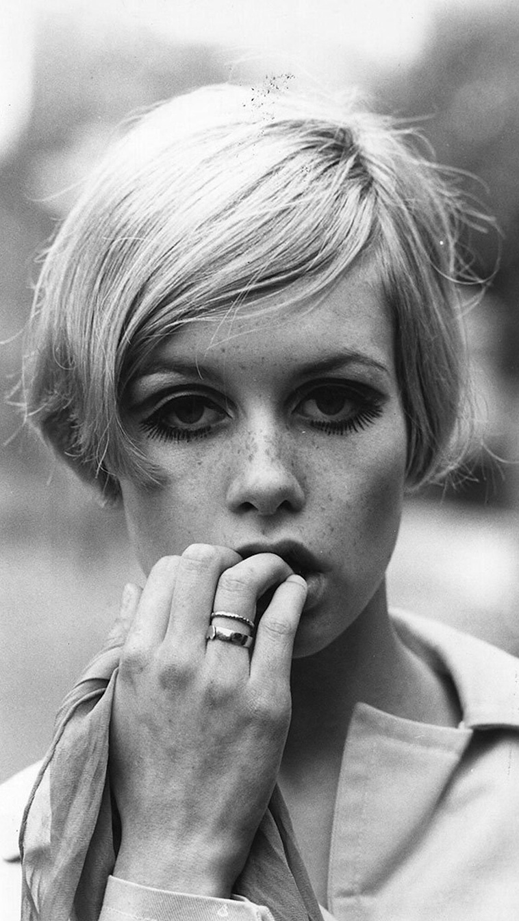 iconic twiggy pictures