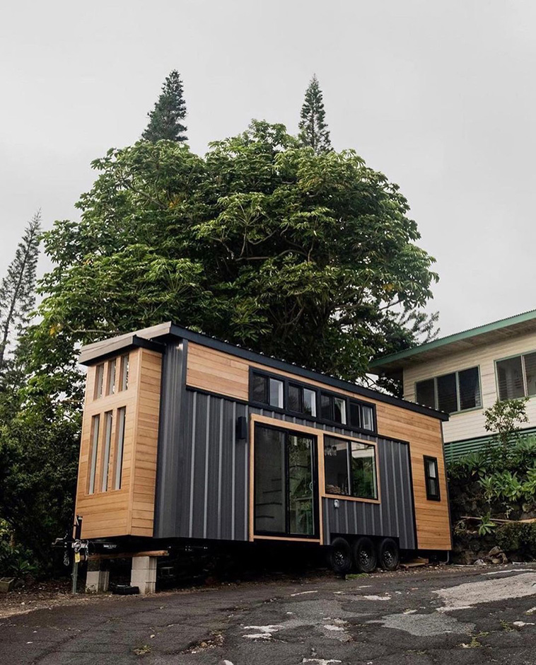 A Hawaii-Based Couple Build a Luminous Tiny House in Just 25 Days