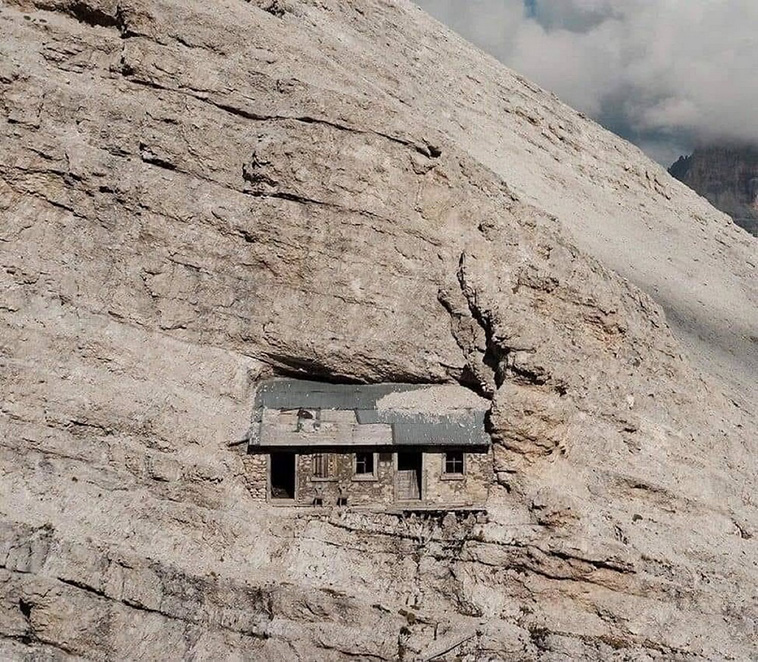 alpine shelter on Monte Cristallo
