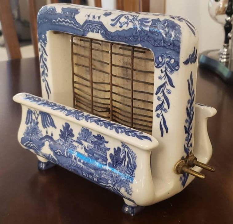 Blue Willow toaster circa 1927