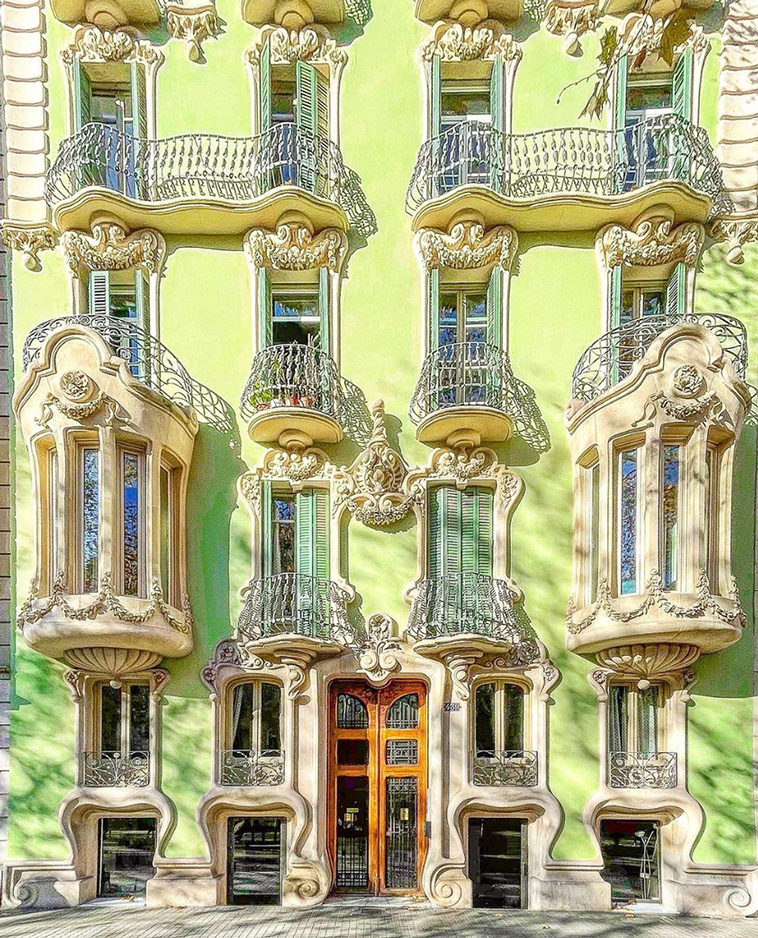 Instagram Account Shares The Most Beautiful Buildings In Barcelona