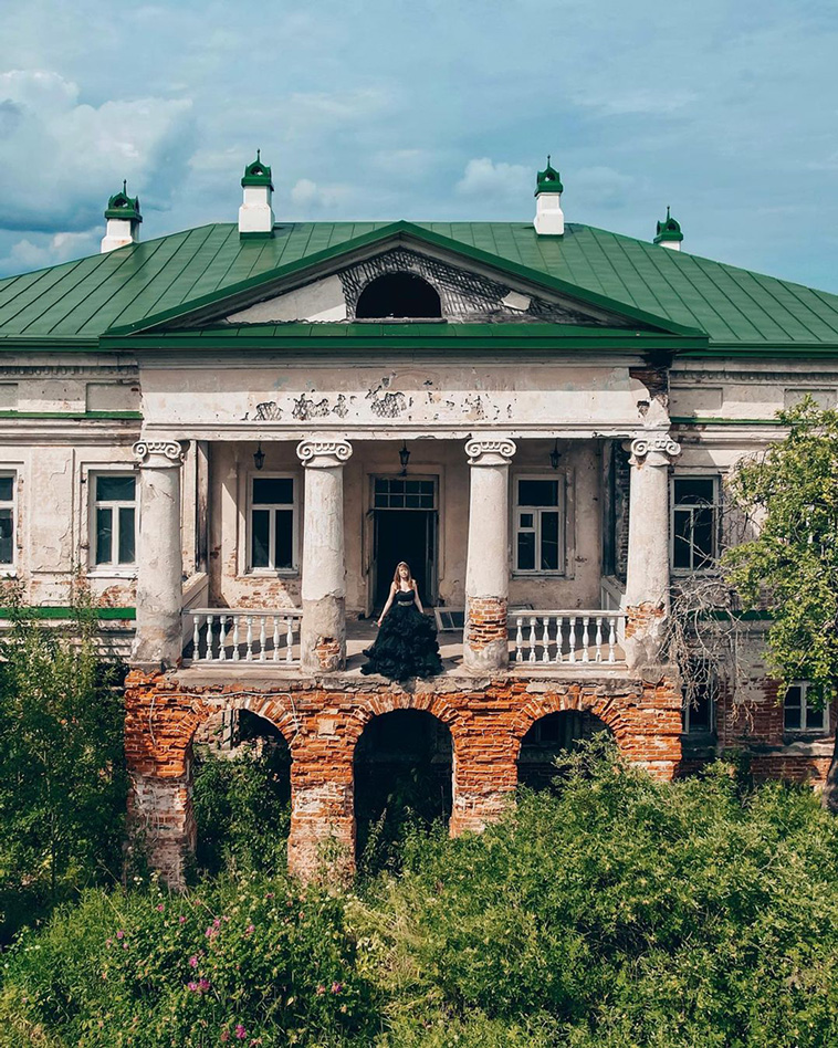 Photographer Captures Abandoned Places Around Russia