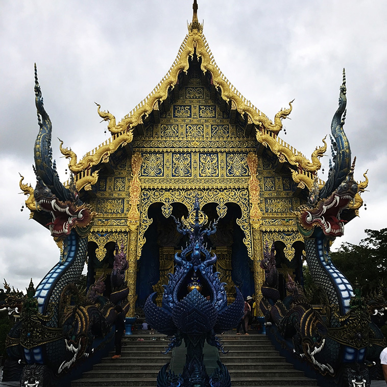 Dragon ormamentations in Wat Rong Seur Ten