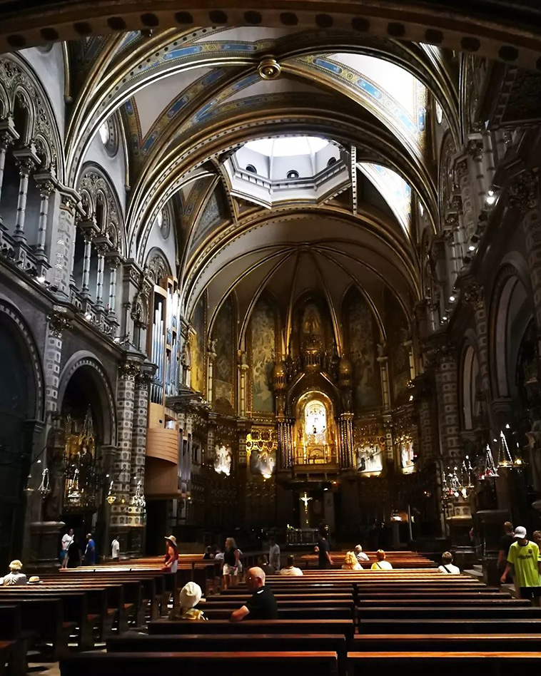 inside the Basilica of Santa Maria abbey