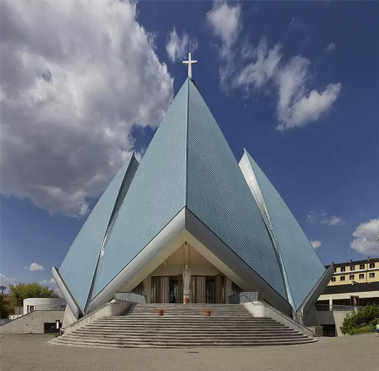 communist Poland's churches