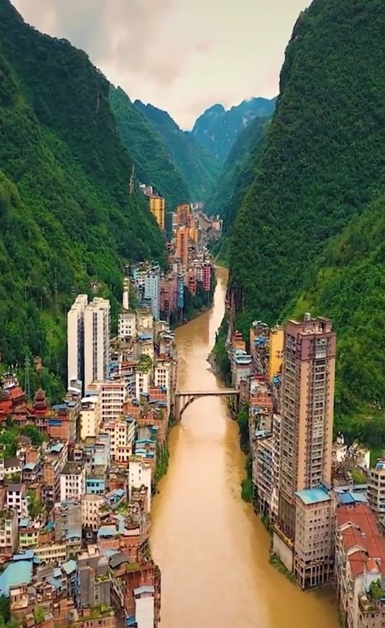 Yanjin: World’s Narrowest City Stretching along a River