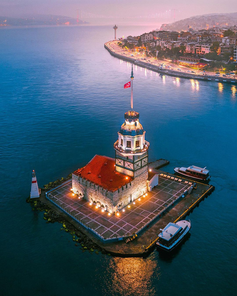 Maiden's Tower in Istanbul, Türkiye