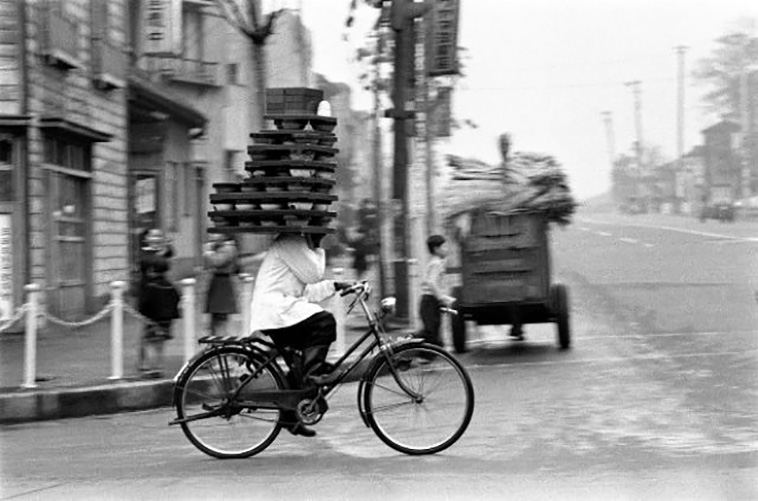 noodle delivery in japan in the street