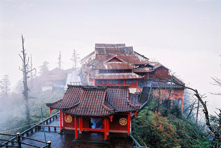 Xixiang Chi on Mount Emei
