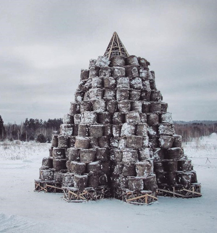 The 20 meters high pyramid that was built to burn on Maslenitsa