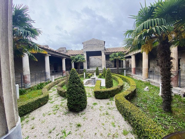 pompeii ruins house of the faun