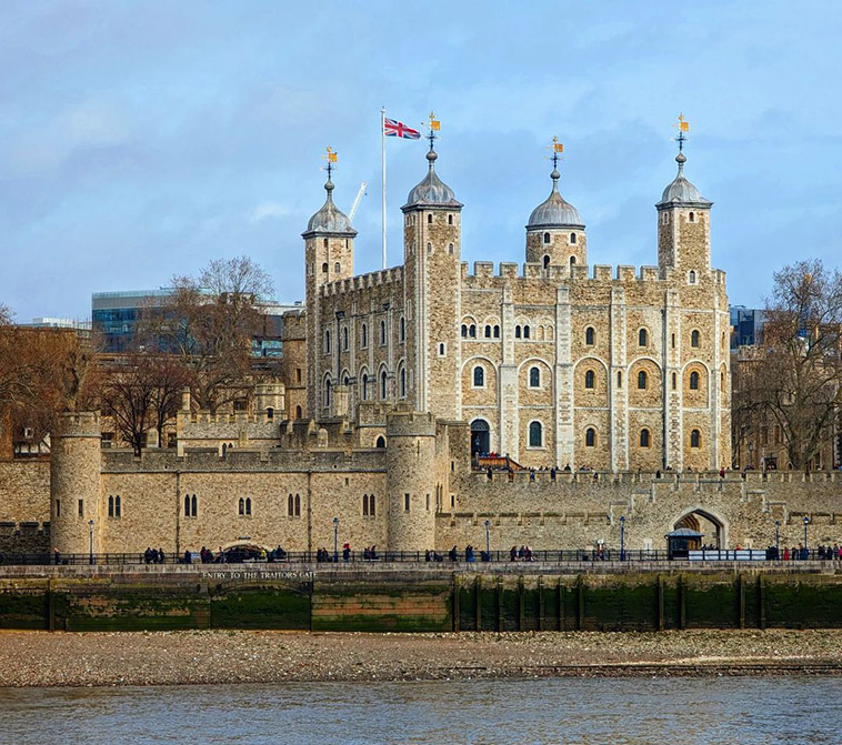 tower of london from thames