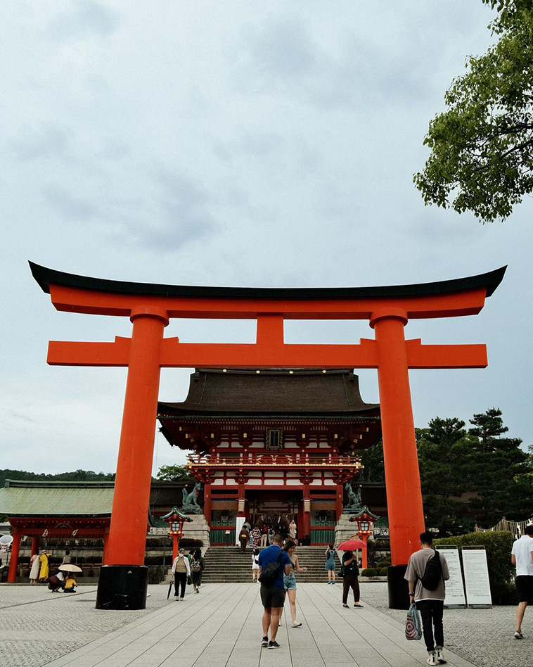 romon gate, fushimi inari shrine  