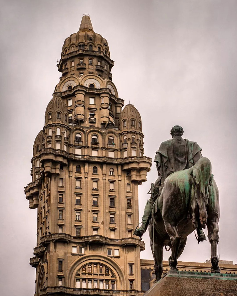 jose gervasio statue in uruguay