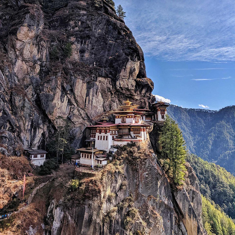 paro takstang dzong of the country of dzongs