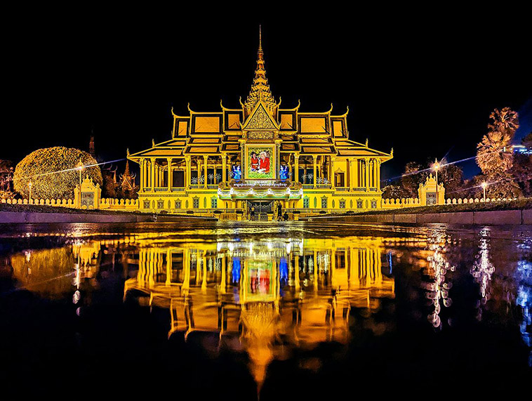 royal palace during the night