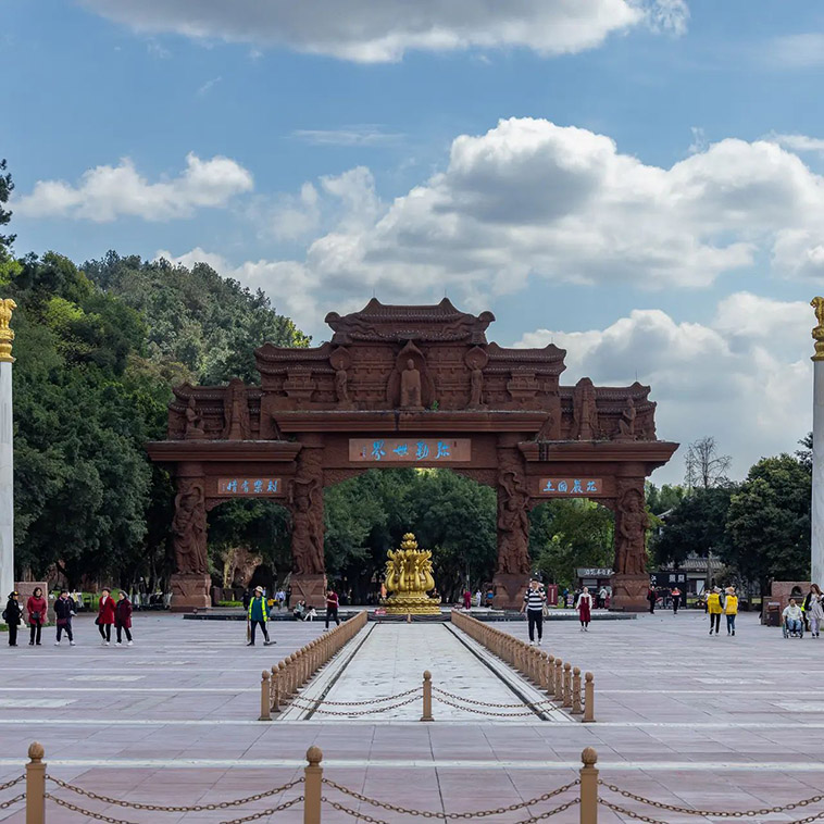 lehan giant buddha entrance